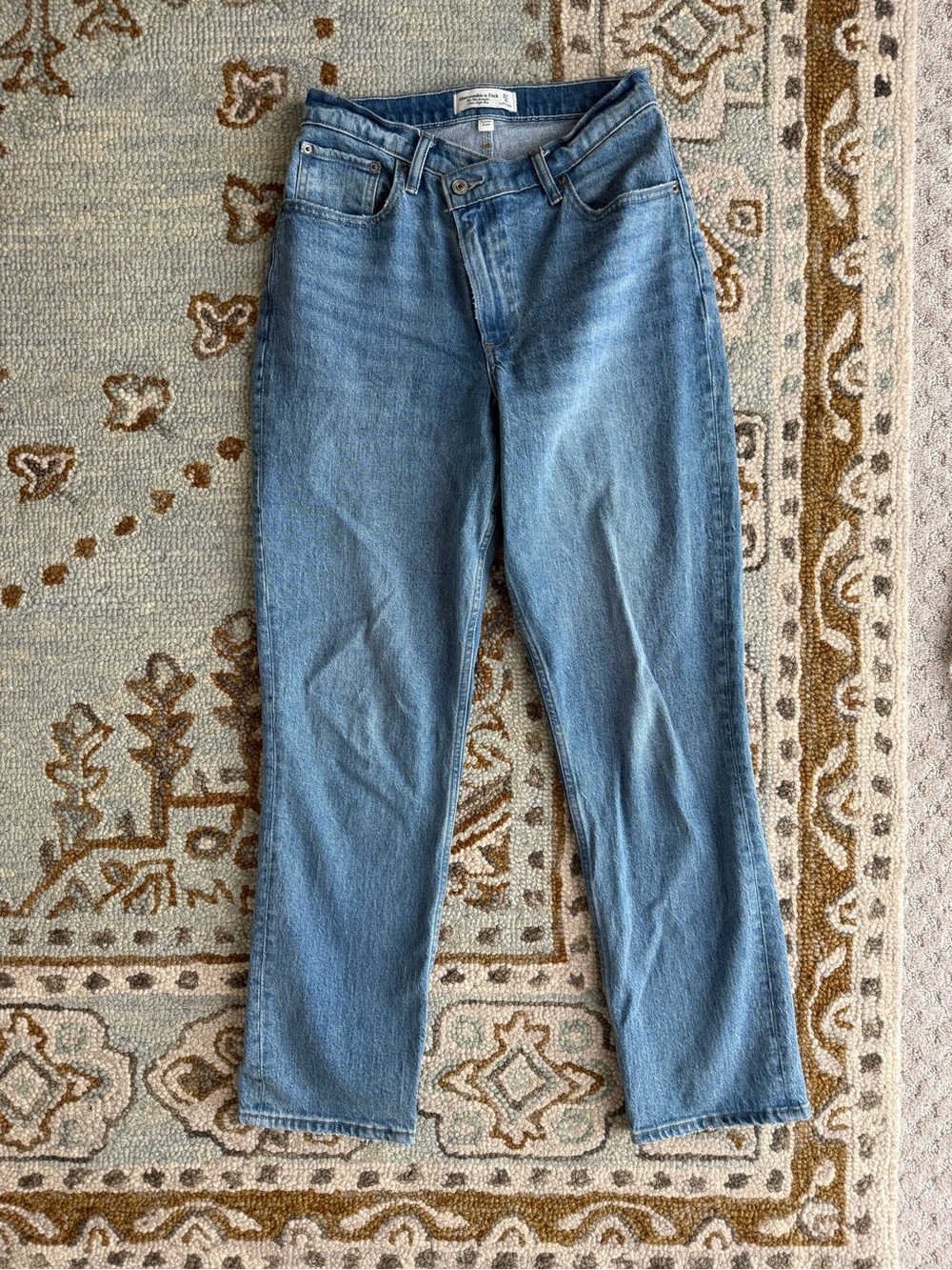 Abercrombie 90s straight leg Jean